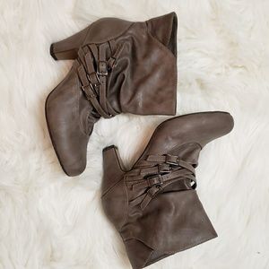 unknown Shoes - Womens boots size 7.5 unknown Shoes - Womens boots size 7.5
